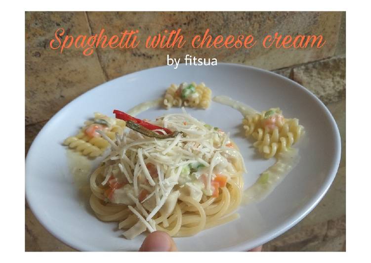 Spaghetti with cheese cream homemade