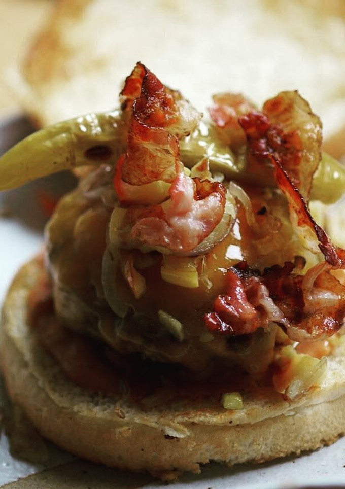 A picture of Bacon Cheeseburger.