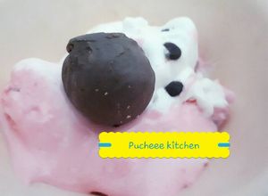 Foto resep Ice cream lembut strawberry dan vanilla kitkat