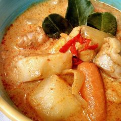 A picture of Red Curry Chicken.
