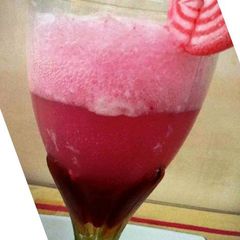 A picture of Strawberry Float.