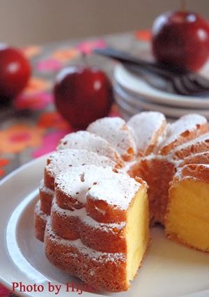 A picture of Apple Cream Cake.