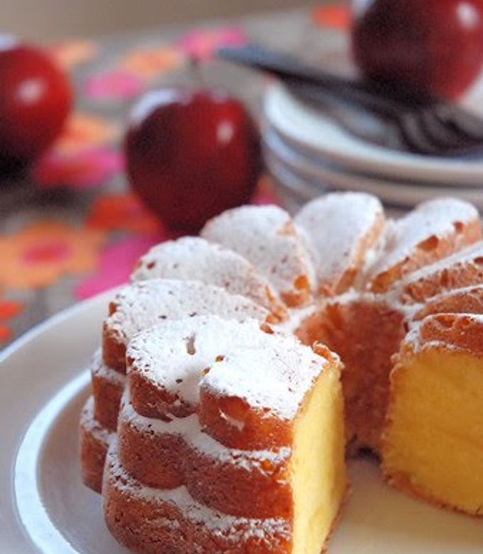 A picture of Apple Cream Cake.