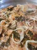 Bistec de res encebollado con cilantro