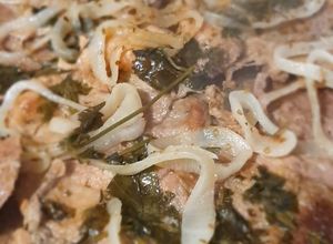 Una foto de Bistec de res encebollado con cilantro