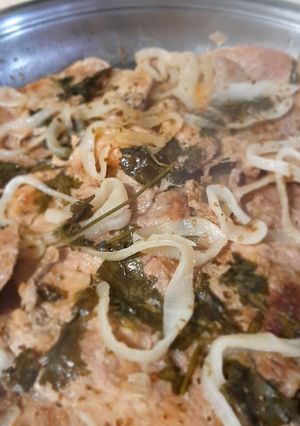 Una foto de Bistec de res encebollado con cilantro