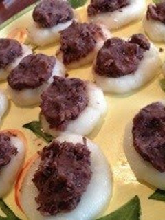A picture of Easy Sweet Bean Paste on Mochi -- For Those Abroad.