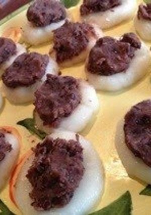 A picture of Easy Sweet Bean Paste on Mochi -- For Those Abroad.