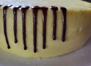Una foto de Drip cake de chocolate sin crema de leche
