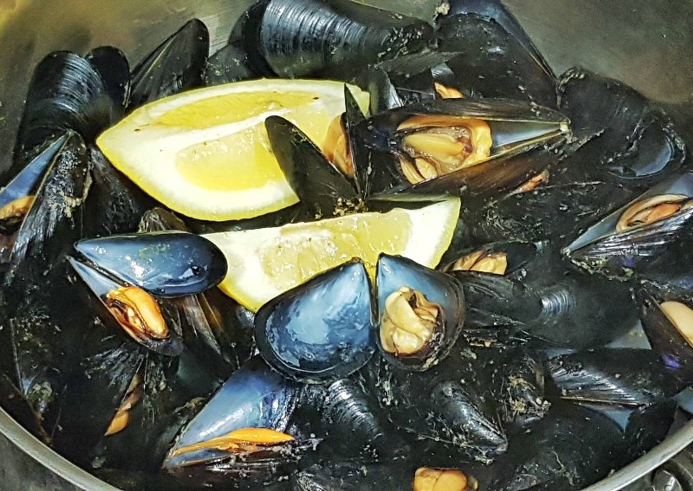 Mejillones del Delta del Ebro al vapor con Limón