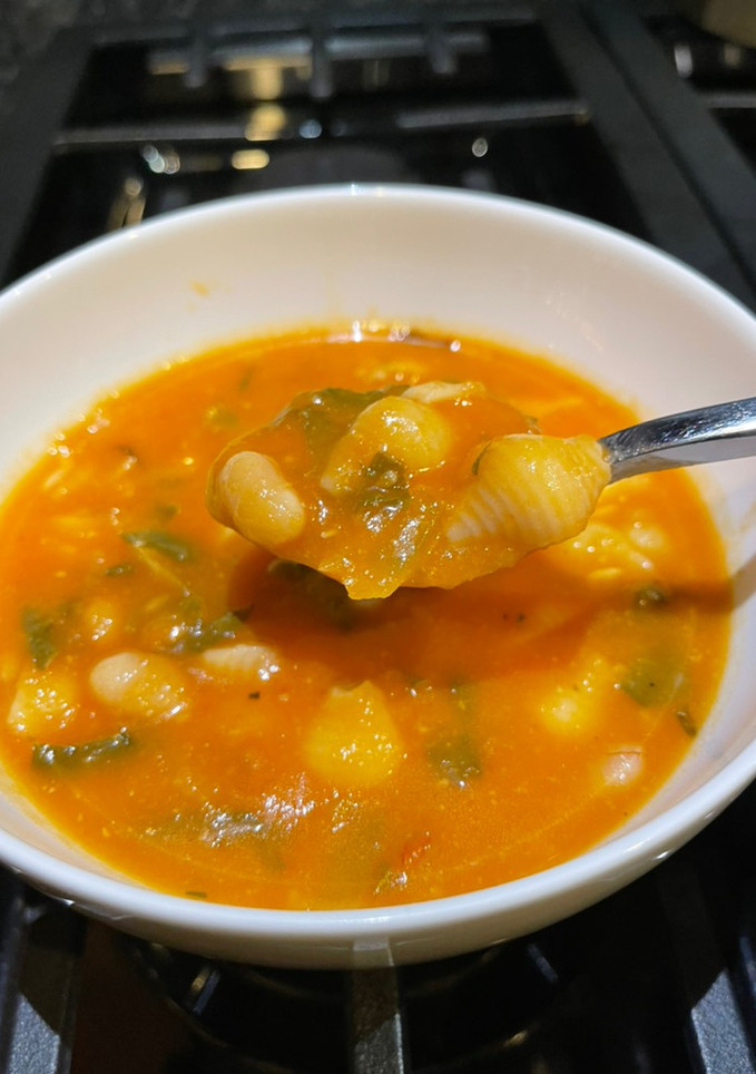 Una foto de 🍜SOPA FAGIOLI Y CANELLINI BEANS🥬🥰🥣