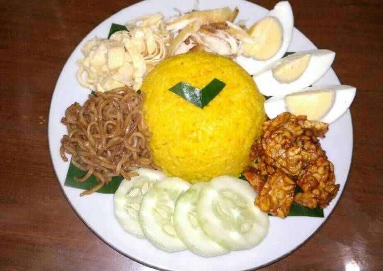 Nasi kuning Magicom simple