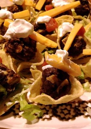 A picture of Mini taco appetizers.