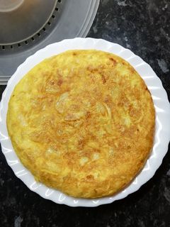 Una foto de Tortilla de patata y cebolleta