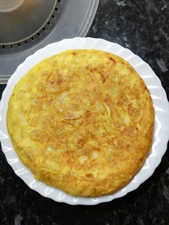 Una foto de Tortilla de patata y cebolleta