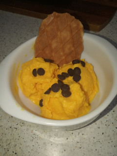 Una foto de Helado de zanahoria ligero