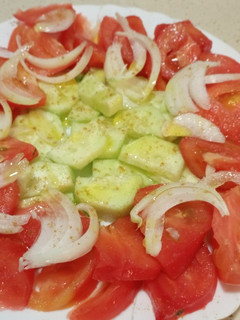 Una foto de Ensalada de tomate y pepino