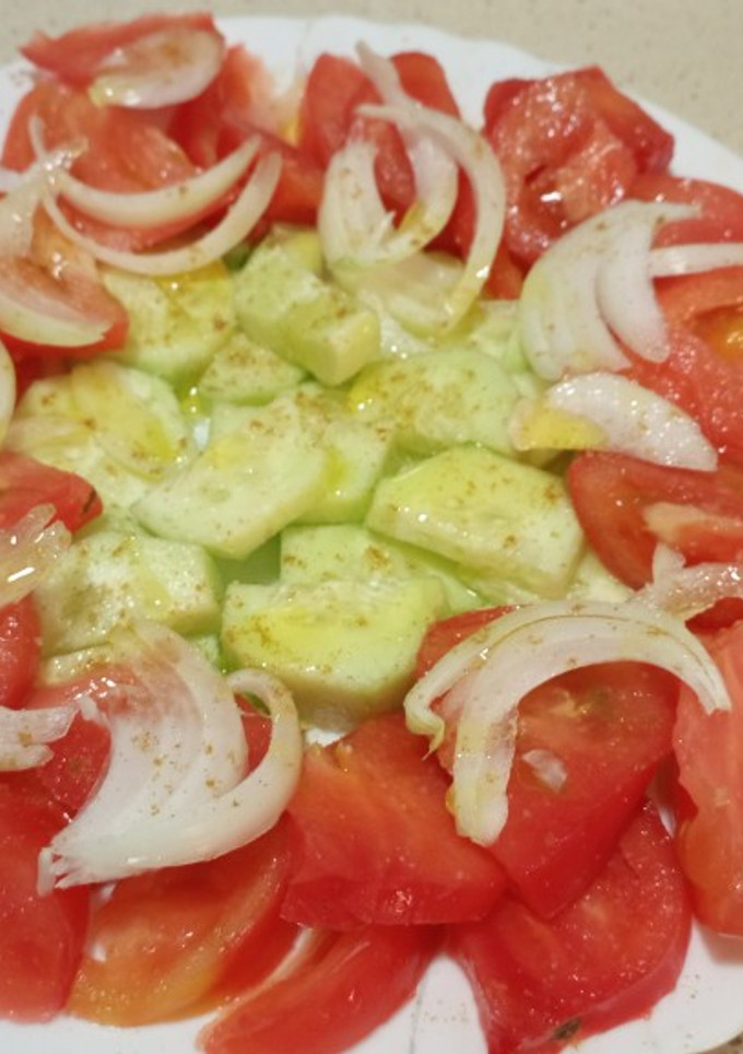 Una foto de Ensalada de tomate y pepino