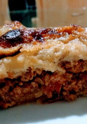 Una foto de Lasaña de plátano maduro y carne