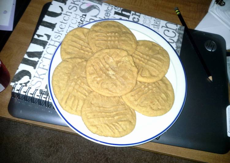 How to Make Favorite Peanut Butter Cookies (: