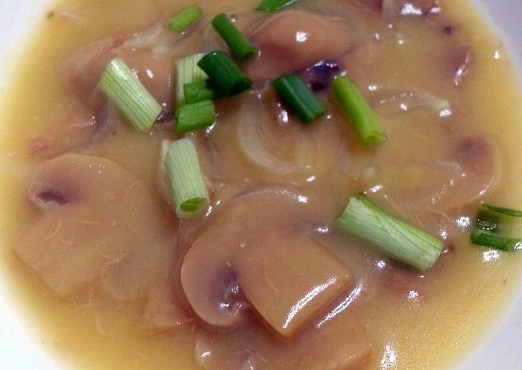 LG ONION AND BUTTON MUSHROOM SOUP