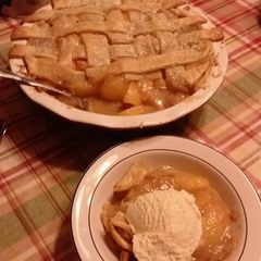 A picture of Aretha Franklin's Peach Cobbler.
