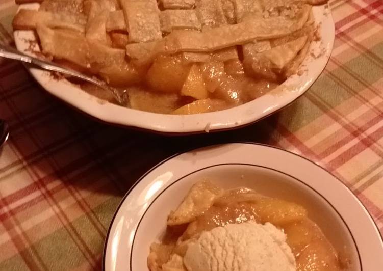 Simple Way to Make Any-night-of-the-week Aretha Franklin&#39;s Peach Cobbler