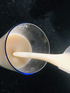 Una foto de Jugó de avena con limón