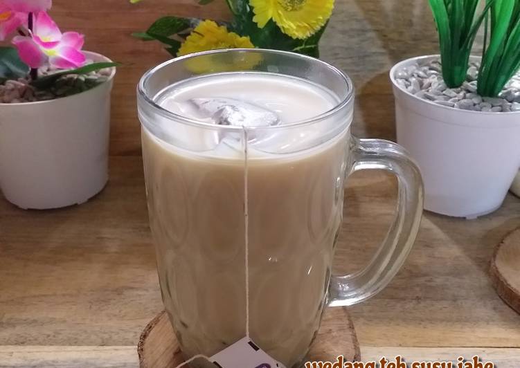 Langkah Mudah untuk Membuat Wedang teh susu jahe yang Lezat Sekali