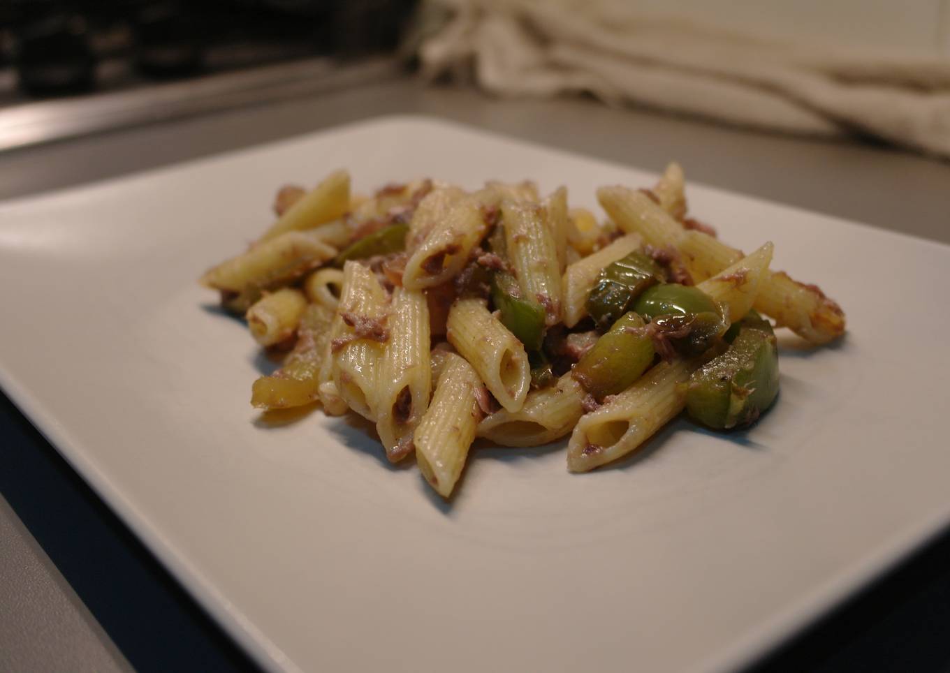 Tuna, Peppers & Wine Pasta