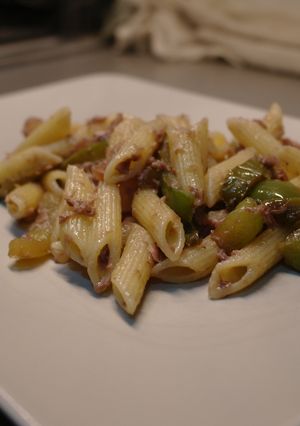A picture of Tuna, Peppers & Wine Pasta.