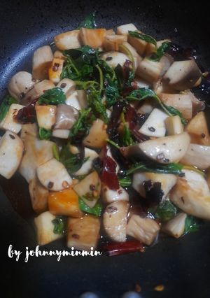 รูปของ เห็ดออรินจิผัดกะเพราพริกแห้ง vegan,เจ