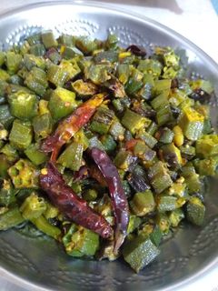 बिना प्याज़ लहसुन के भिंडी की सब्जी(bina pyaz lahsun ki bhindi) रेसिपी मुख्य फोटो
