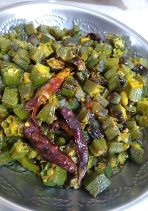 बिना प्याज़ लहसुन के भिंडी की सब्जी(bina pyaz lahsun ki bhindi) रेसिपी मुख्य फोटो
