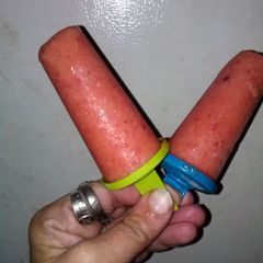 A picture of Mae's Frozen 100% Fruit Bars.