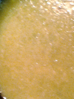 A picture of onion sauce.