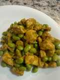 Ensalada proteica de pollo al curry con edamames
