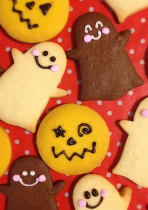 A picture of Halloween Icing Cookies.