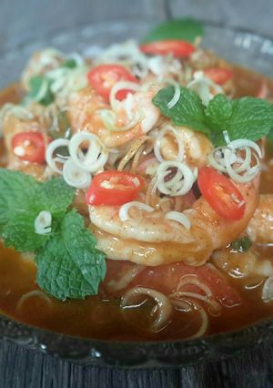 A picture of Plah Koong / Thai Shrimps Salad.