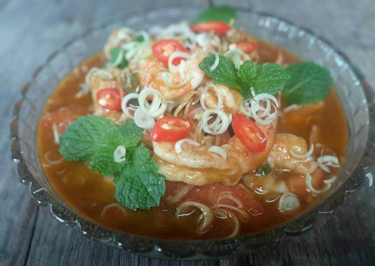 Step-by-Step Guide to Make Perfect Plah Koong / Thai Shrimps Salad