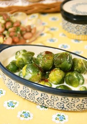 A picture of Brussels Sprouts with Cream.