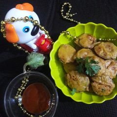 A picture of Baingan pudina-chawal ke pakode.