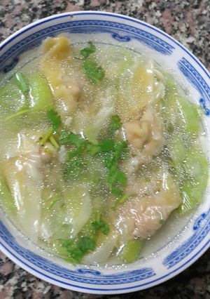 Hình của món Canh hoành thánh mướp xanh.
