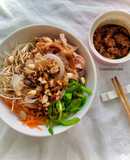 Phở trộn (gọi tạm tên sốt ngũ vị hương nhỉ)