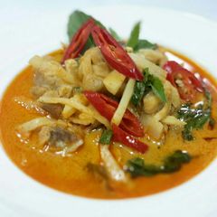 A picture of Thai Chicken Red Curry.