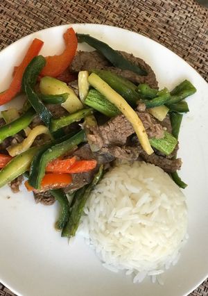 Una foto de Fajitas de res con verduras🥘