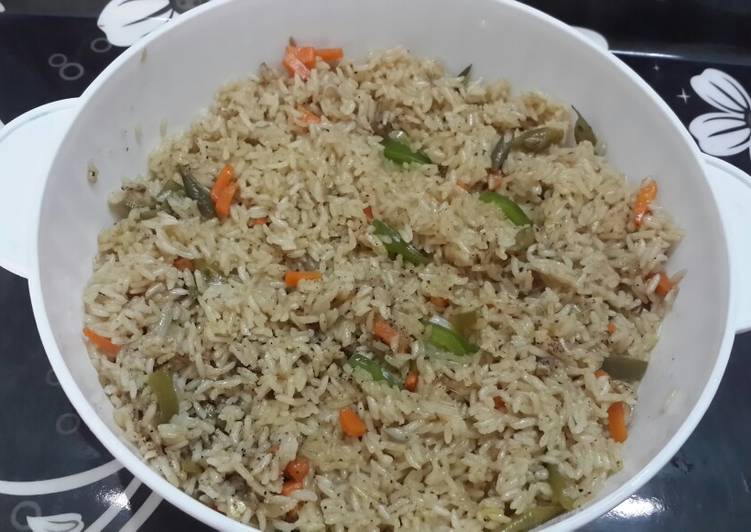 Burnt Garlic Fried Rice Recipe by Kumkum Chatterjee Cookpad