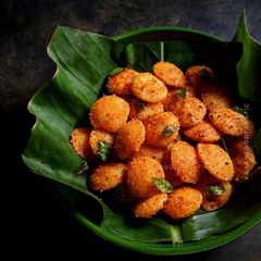 A picture of Baby Podi Idlis.