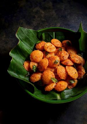 A picture of Baby Podi Idlis.