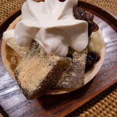 A picture of Elegant Japanese-Style Parfait with Warabi Mochi & Wafer Cake.